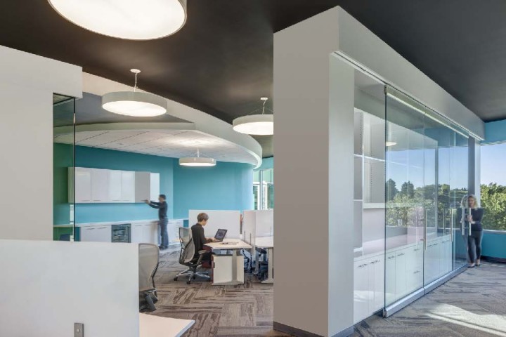 Employees can move among 120 fully adjustable workstations, as well enclosed offices, meeting spaces, and huddle and phone rooms, depending on the job at hand. Photos by Takata Photography.