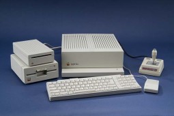 Apple-IIGS-computer-made-1986-1992