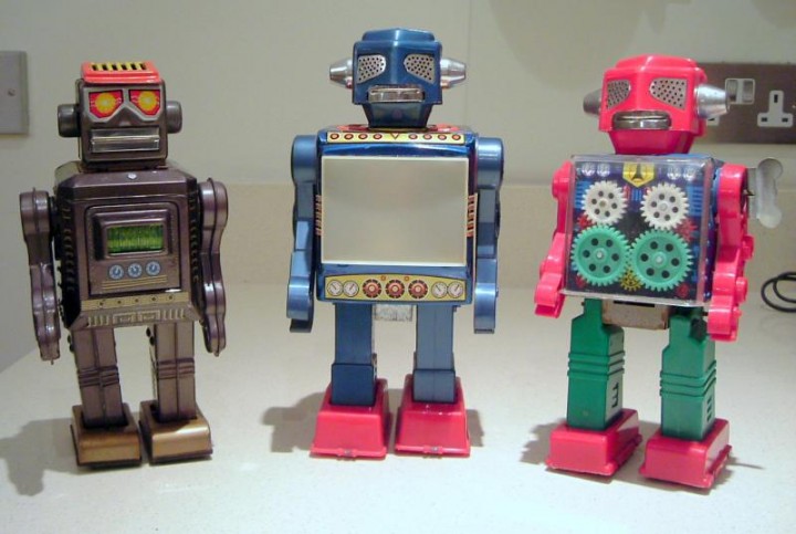 Group of tin Horikawa toy robots from the '60s and '70s. Image via mrmercury.webs.com.