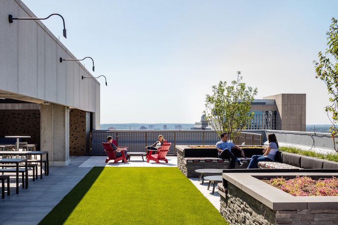 The interconnected stair terminates at the 3,500-square-foot rooftop deck. Image courtesy of Brandon Stengel - www.farmkidstudios.com