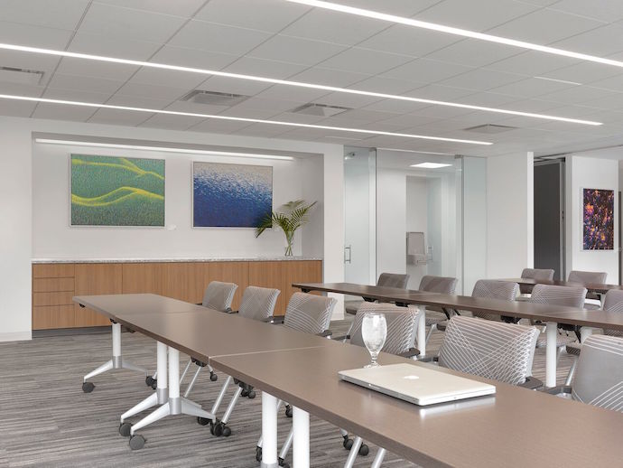 The building's conference area continues the modern, airy feel. Image courtesy of Oculus Inc. 