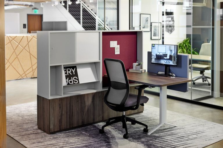 This sleek singular office table comes with multi-levels good for